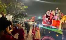 Desfile navideño llena de magia y alegría las calles de Santa Catarina Desfile navideño llena de magia y alegría las calles de Santa Catarina