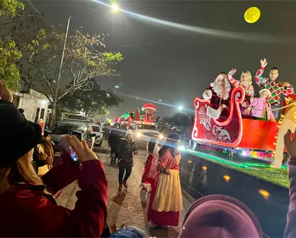 Desfile navide&ntilde;o llena de magia y alegr&iacute;a las calles de Santa Catarina