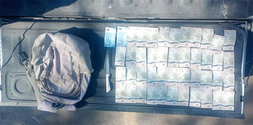 imagen recuadro Los policías lograron recuperar el dinero en efectivo que el asaltante había sustraído. Foto: Policía de Monterrey.