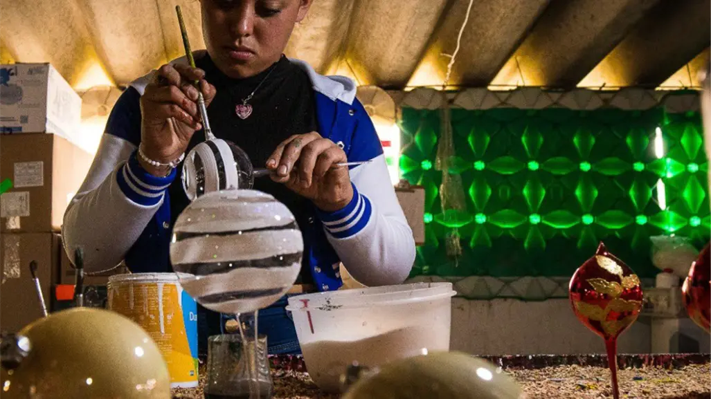 Edomex alberga uno de los mejores talleres de esferas artesanales para decorar la Navidad