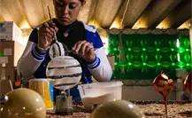 Edomex alberga uno de los mejores talleres de esferas artesanales para decorar la Navidad