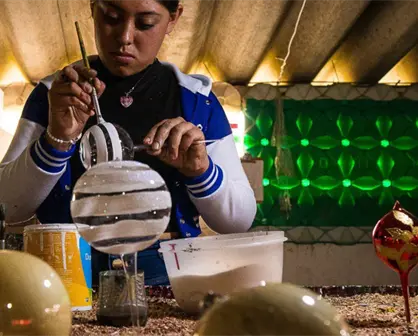 Edomex alberga uno de los mejores talleres de esferas artesanales para decorar la Navidad