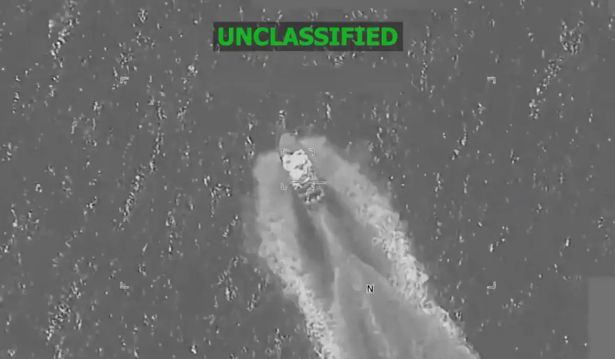 Una de las tres lanchas destruidas por Estados Unidos cuyos ataques fueron informados el 15 de diciembre. Captura de pantalla: X (@Southcom)
