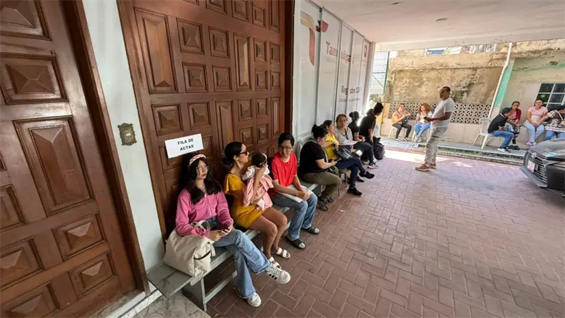 imagen recuadro Se han presentado casos que hasta cobran 150 pesos por una acta de nacimiento | Foto: Axel Hassel