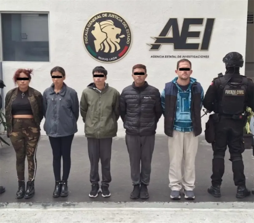 imagen recuadro Cinco personas fueron detenidas en el lugar, al encontrarse entre sus pertenencias diversas dosis de presuntos estupefacientes. Foto: Fuerza Civil.
