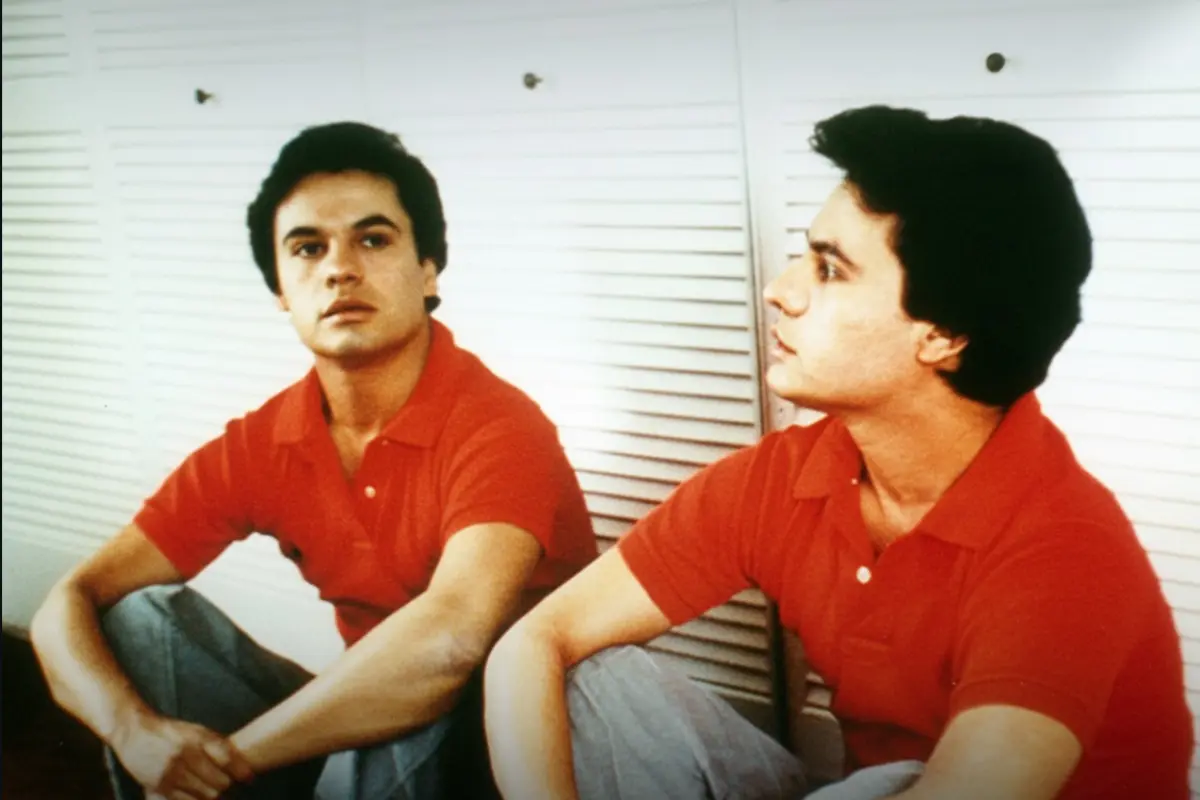 Juan Gabriel, el Divo de Juárez, sigue generando teorías y conversación pública a casi una década de su muerte oficial (Foto: IG @soyjuangabriel_ / Canva)