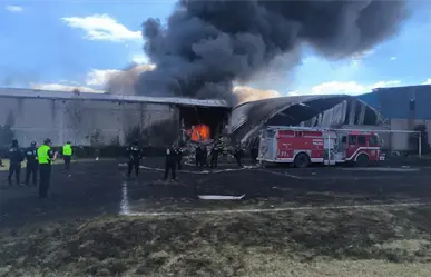 Recuperan diez cuerpos tras accidente a&eacute;reo en Toluca y FGR inicia peritajes en el sitio
