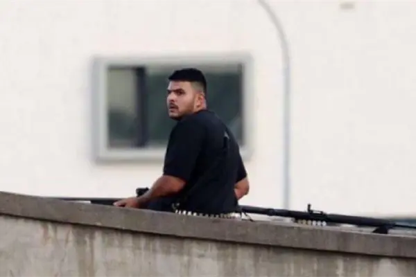 Joven sospechoso de atentado antisemita en Bondi Beach, Sidney, despierta del coma Joven sospechoso de atentado antisemita en Bondi Beach, Sidney, despierta del coma