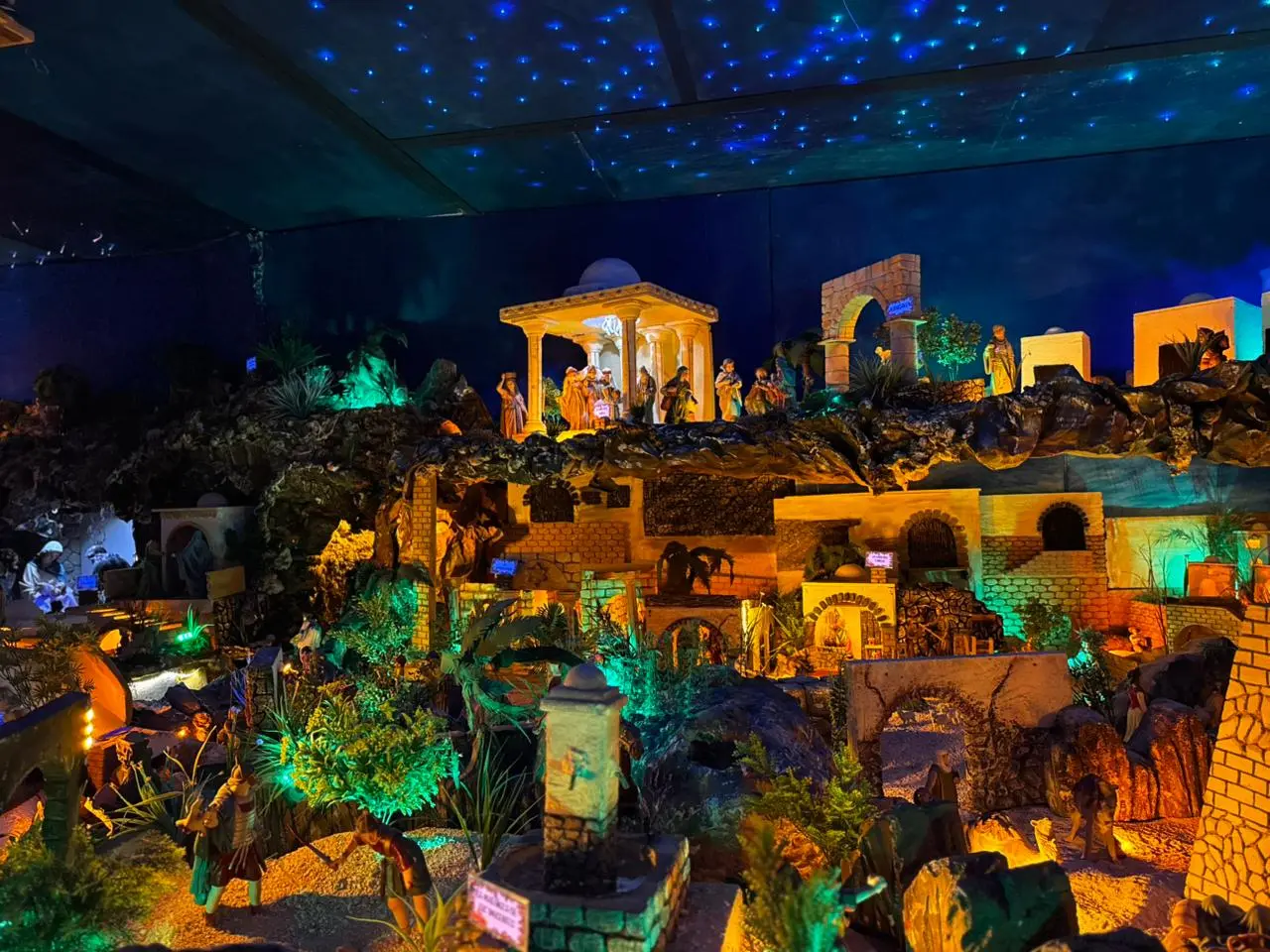 Este nacimiento no solo es un símbolo religioso, sino también un esfuerzo colectivo. Foto: Irving Gil