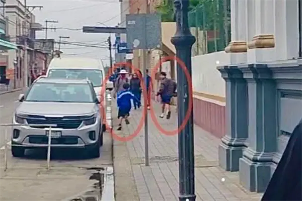 Dos niños carteristas roban a abuelito en la zona centro de Tampico Dos niños carteristas roban a abuelito en la zona centro de Tampico