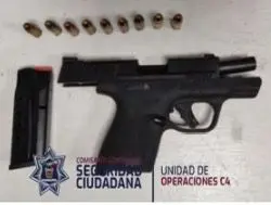 imagen recuadro Arma hallada durante el cateo. Foto: Especial