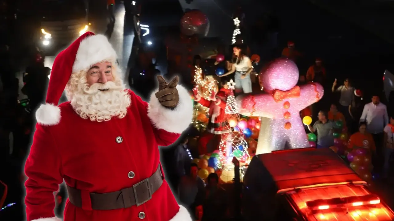 Macrodesfile Navideño realizado en la avenida Pablo Livas en el municipio de Guadalupe y un Santa Claus. Foto: Facebook Secretaría de Economía de Nuevo León I Canva