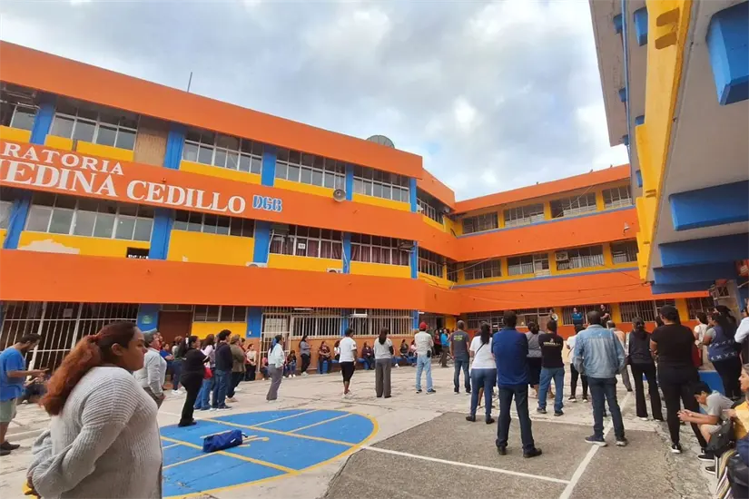 La preparatoria Medina Cedillo es un bachillerato particular que opera en un inmueble propiedad del Ayuntamiento de Tampico. Foto: Carlos García