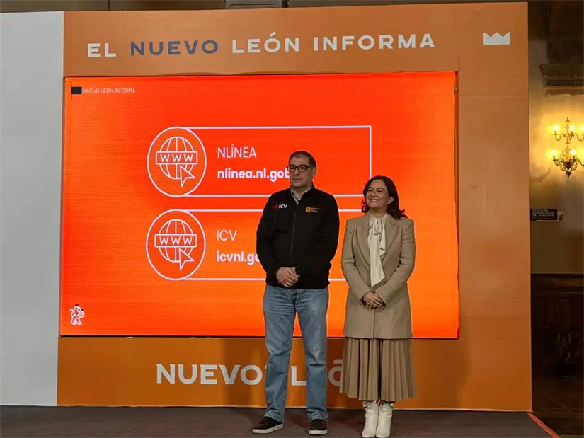 imagen recuadro Ramiro Bravo encargado de Control Vehicular y Mariela Saldívar de la oficina ejecutiva de Nuevo León. Foto: Yarince Torres Gutiérrez.