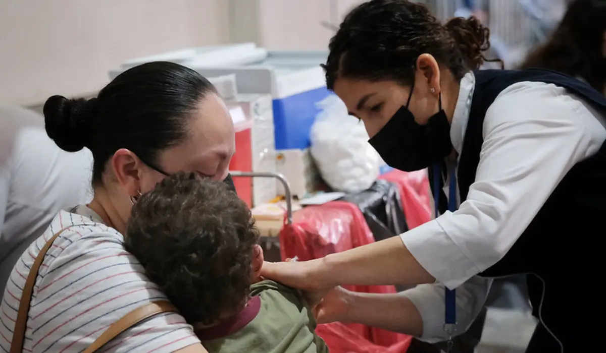 Las autoridades mexicanas han reiterado su llamado a la población a reforzar su esquema de vacunación invernal. Foto: Gobierno del Estado de Jalisco