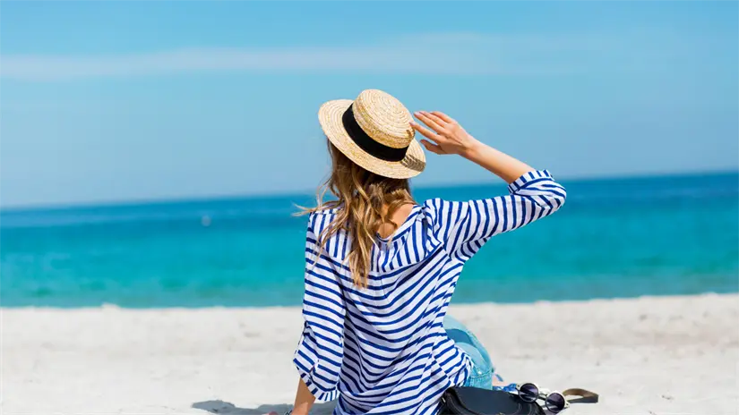 imagen recuadro Es recomendable reservar con anticipación si deseas visitar algún restaurante en la playa | Foto: Freepik