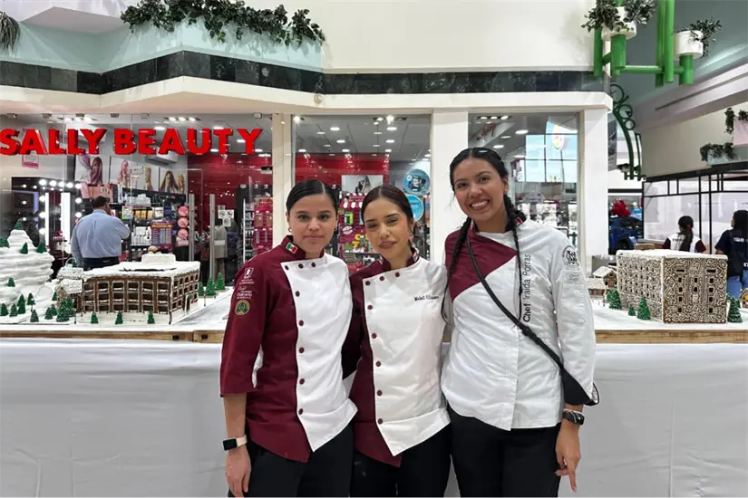 imagen recuadro Las y los autores de esta culinaria obra de arte son alumnos de la Universidad Vizcaya de Ciudad Victoria. Foto: Victoria Jiménez