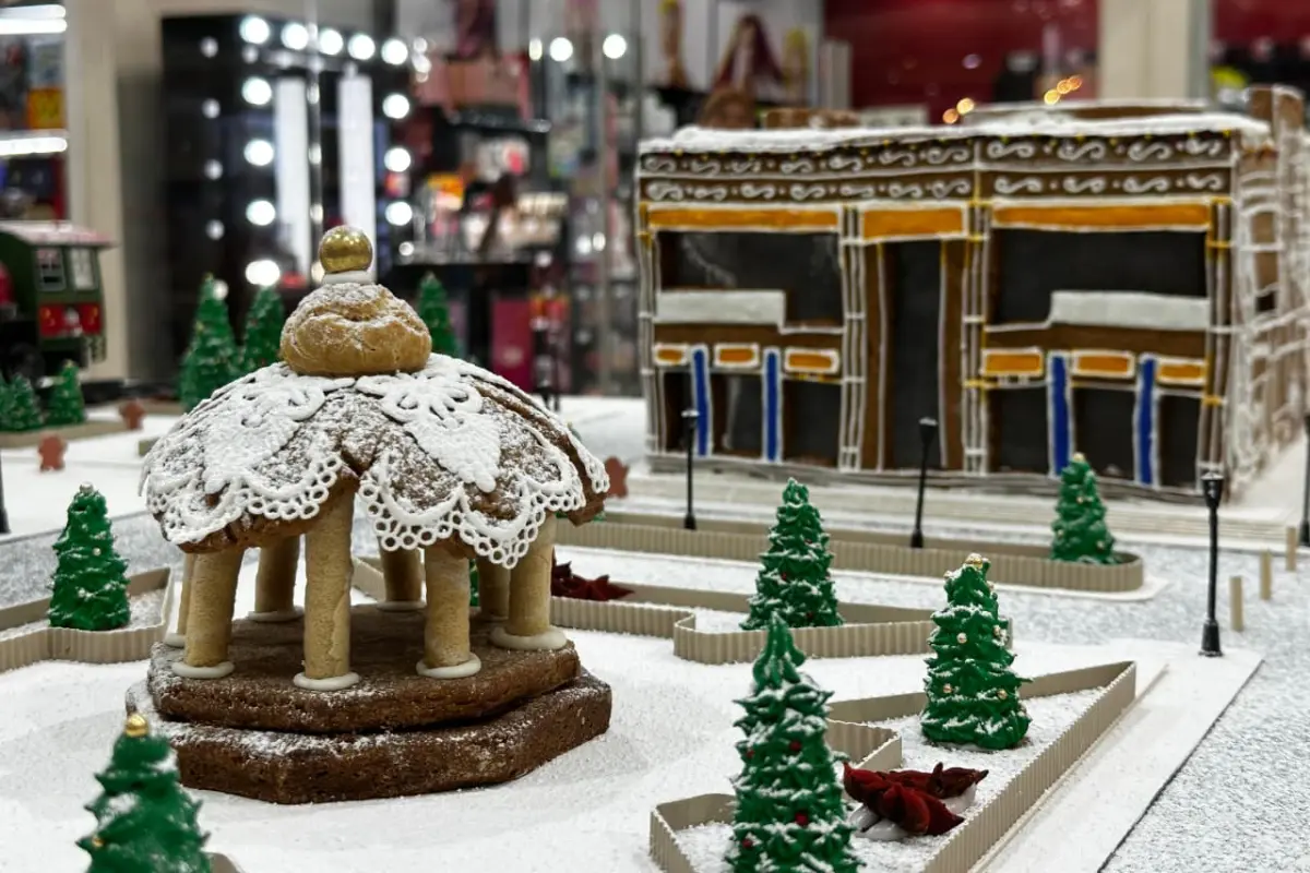 Alumnos de la Universidad Vizcaya representaron los sitios más emblemáticos de Ciudad Victoria en construcciones de jengibre. Foto: Victoria Jiménez