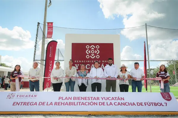 Joaquín Díaz Mena entrega cancha de fútbol 7 en Xocchel con inversión de 2.7 millones de pesos Joaquín Díaz Mena entrega cancha de fútbol 7 en Xocchel con inversión de 2.7 millones de pesos