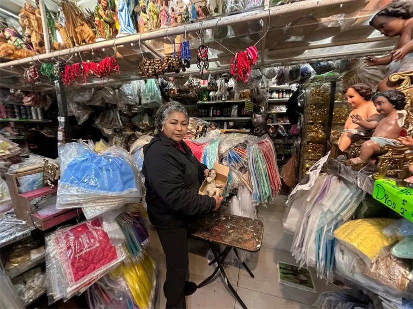 imagen recuadro Rescatado de una chimenea, un Niño Dios recibirá una nueva vida durante Navidad, gracias al amor de una pareja. Foto: Rosy Sandoval