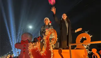 Mariana Rodríguez encabeza segundo desfile de navidad en Nuevo León