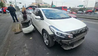 Motociclista de CDMX resulta lesionado tras choque con auto en Insurgentes Norte
