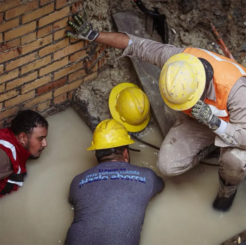 imagen recuadro Agua y Drenaje de Monterrey atiende reportes las 24 horas del día. Foto: Facebook Agua y Drenaje de Monterrey