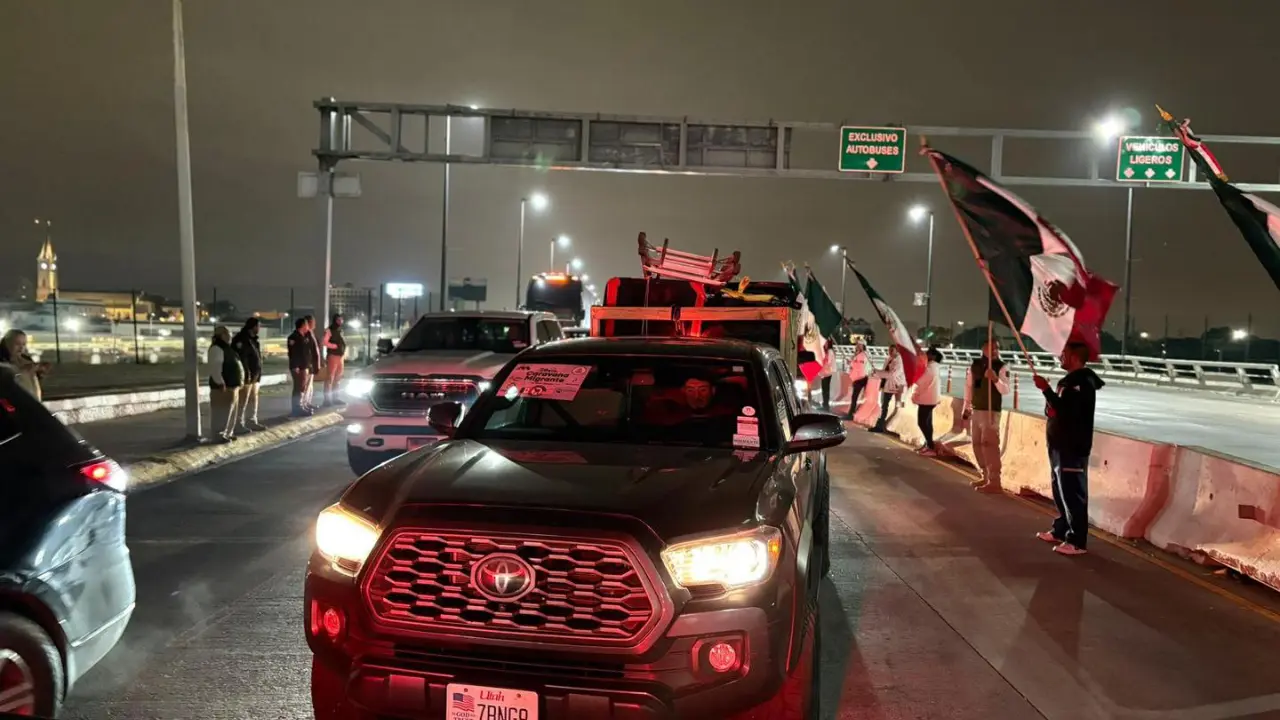 Cruzan por Nuevo Laredo más de 5 mil 200 vehículos que integran la Carava Queretana | Foto: FB Carmen Lilia Canturosas