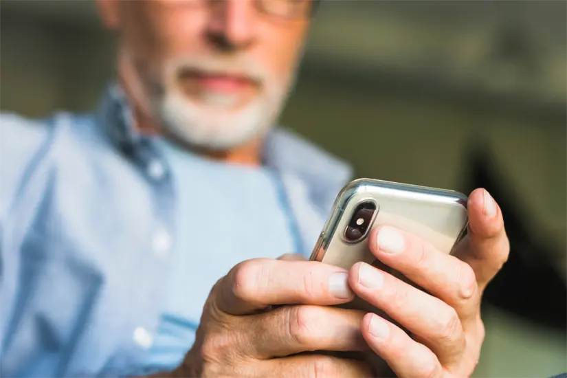 imagen recuadro La mayor cantidad de reportes se concentran en personas adultas mayores y en menores de edad, especialmente relacionados con videojuegos o contenidos digitales. Foto: Freepik