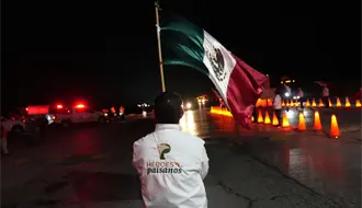 Cruzan más de 4 mil migrantes en caravana de Estados Unidos a México por puente internacional de Nuevo Laredo