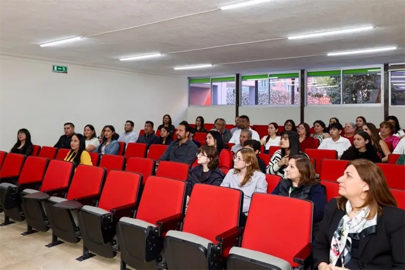 imagen recuadro El evento estuvo a cargo de la M.P.L.O. Albertina Rodríguez Dávila, responsable del programa de Intercambio Académico. Foto: FACPYA