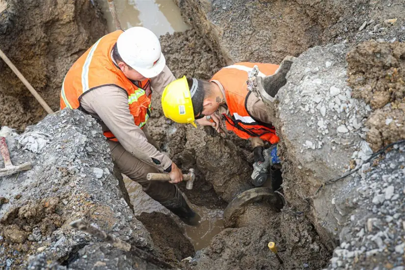 El corte de agua se debe a la reparación de una tubería general. Foto: Agua y Drenaje de Monterrey