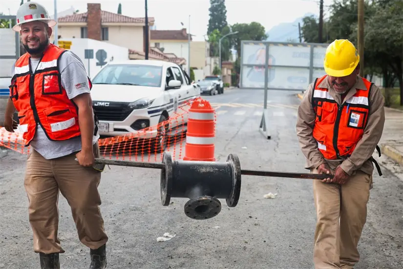 imagen recuadro El corte de agua se originó debido a la reparación de una tubería general. Foto: Agua y Drenaje de Monterrey