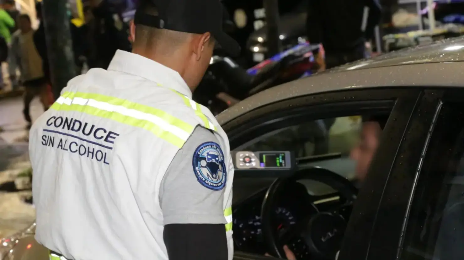 Alcoholímetro en CDMX. Foto: X (@SSC_CDMX) | Canva