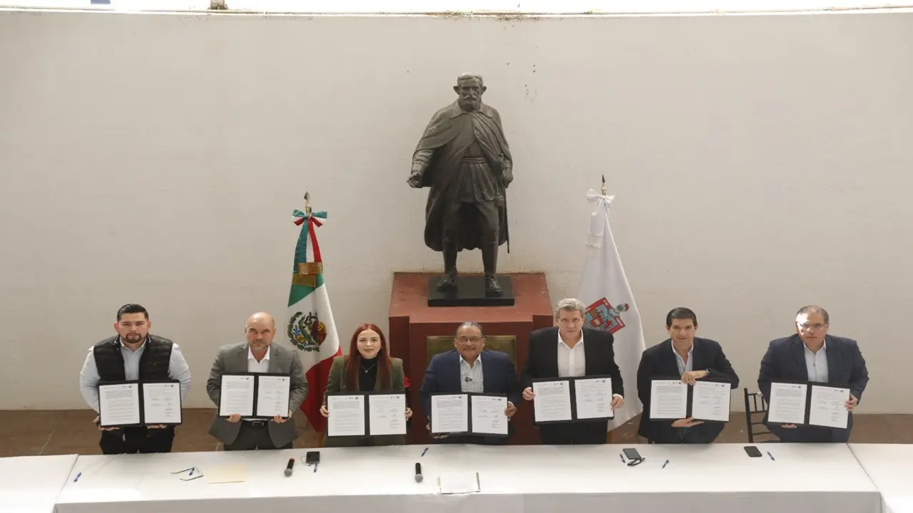 El alcalde de Escobedo, Andrés Mijes, junto a autoridades de Profepa. Foto: Gobierno de Escobedo