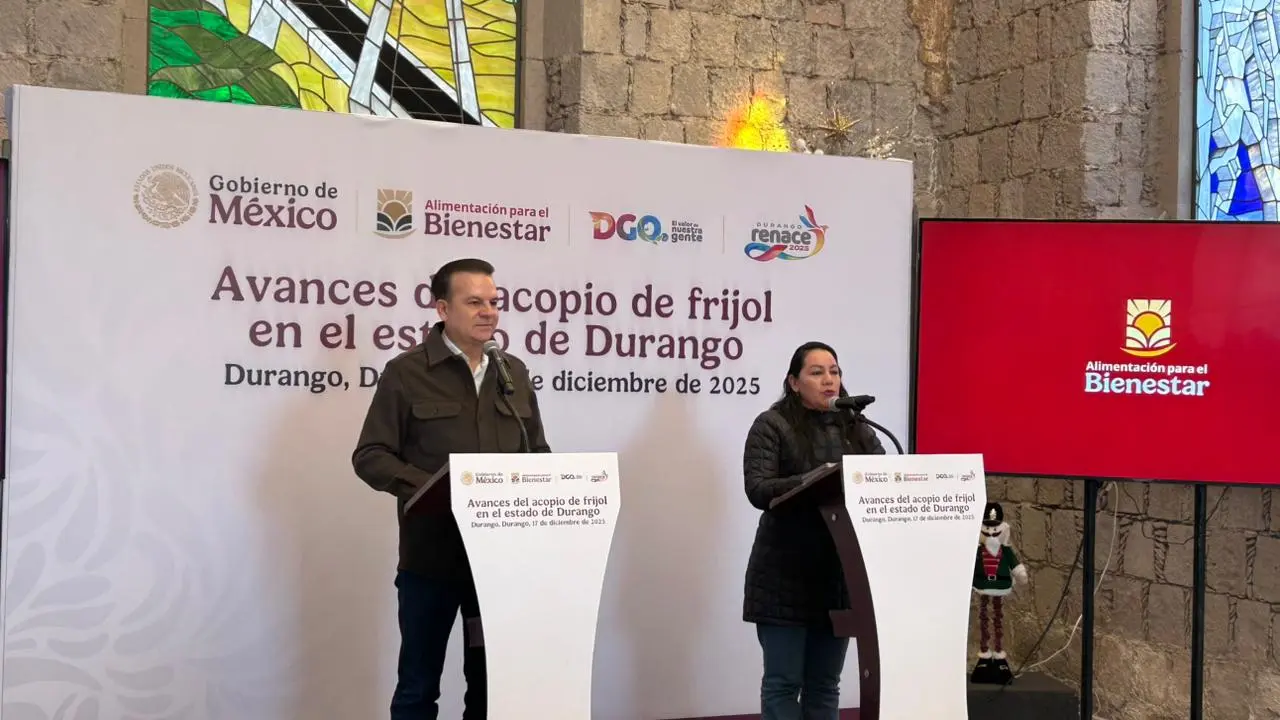 Esteban Villegas, gobernador de Durango, hizo un anuncio al lado de María Luisa Albores, directora General de Alimentación para el Bienestar. | Foto: Alejandro Ávila.