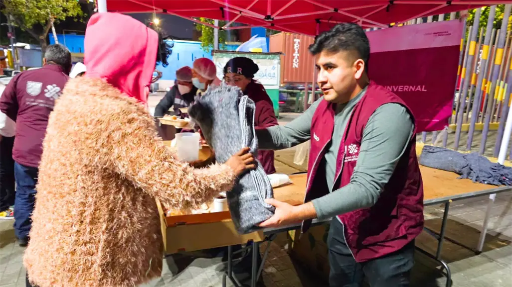 Ante el frío, CDMX activa operativo invernal para apoyar a personas sin hogar