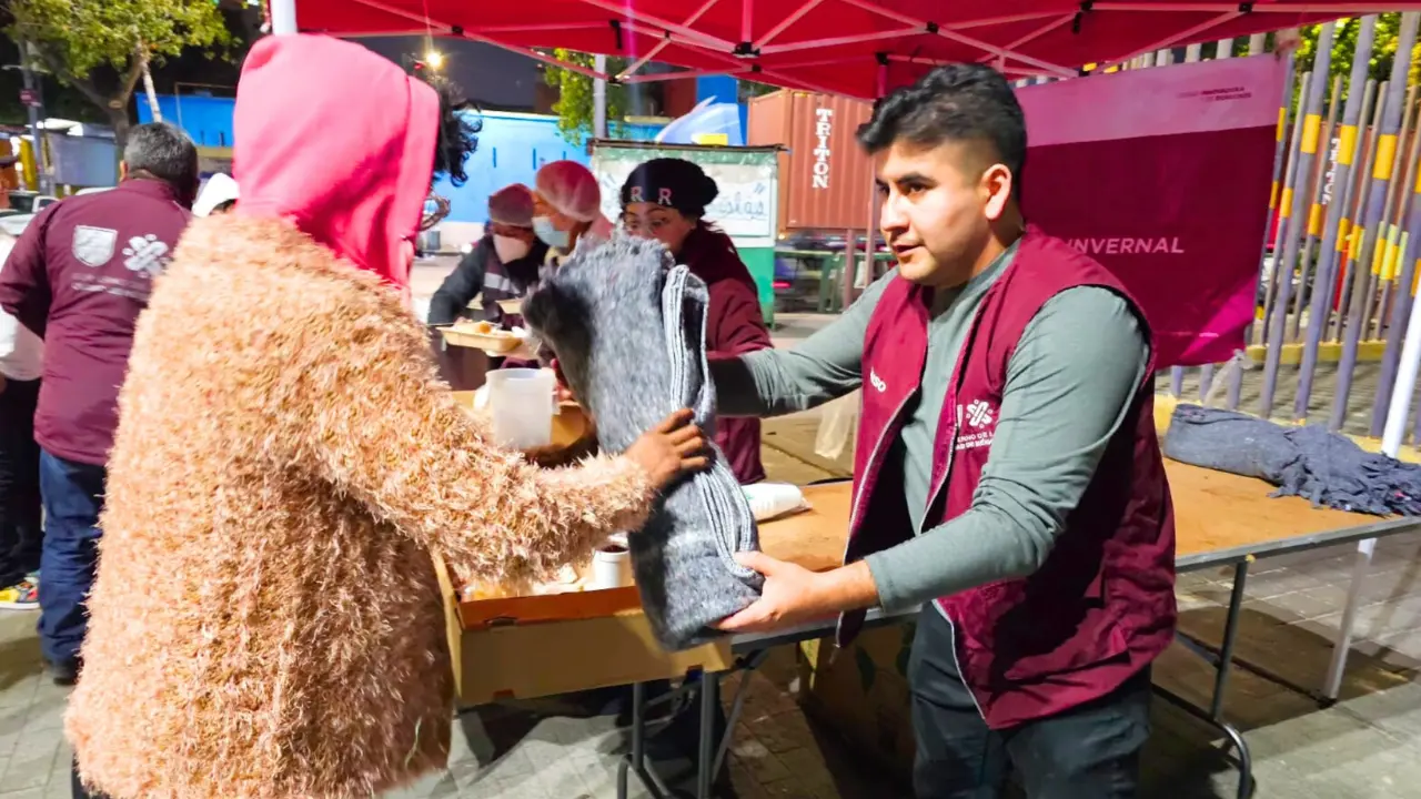 En la capital mexicana existen más de mil personas en situación de calle. Foto: X @CDMX_IAPP