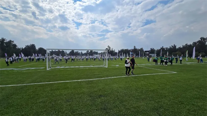 imagen recuadro Clara Brugada transforma 500 mil metros cuadrados en 300 canchas de fútbol en CDMX. Foto: Mario Flores