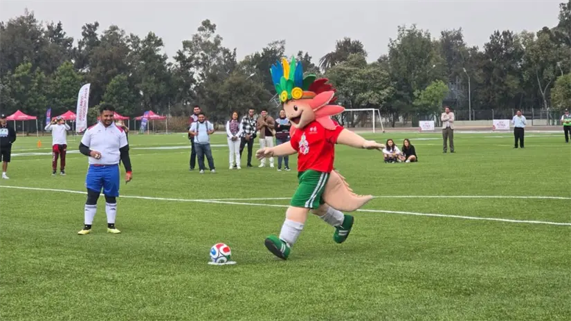 imagen recuadro Clara Brugada transforma 500 mil metros cuadrados en 300 canchas de fútbol en CDMX. Foto: Mario Flores