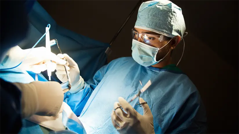 imagen recuadro El fallecimiento de una mujer tras una cesárea en un hospital del ISSSTE en La Paz derivó en una denuncia penal por presuntas omisiones en la atención médica. Foto: Canva