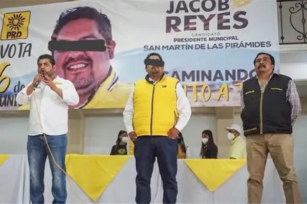 Jacobo Reyes, ex militante del PRD en Edomex y ligado al ex dueño de Miss Universo se entrega a las autoridades Jacobo Reyes, ex militante del PRD en Edomex y ligado al ex dueño de Miss Universo se entrega a las autoridades