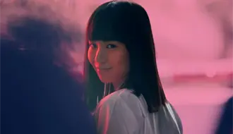 La chica nueva: Cada escuela oculta obscuros secretos que deben salir a la luz