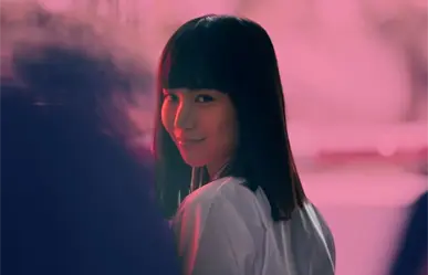 La chica nueva: Cada escuela oculta obscuros secretos que deben salir a la luz