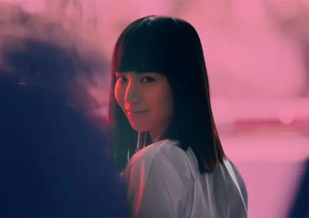 La chica nueva: Cada escuela oculta obscuros secretos que deben salir a la luz