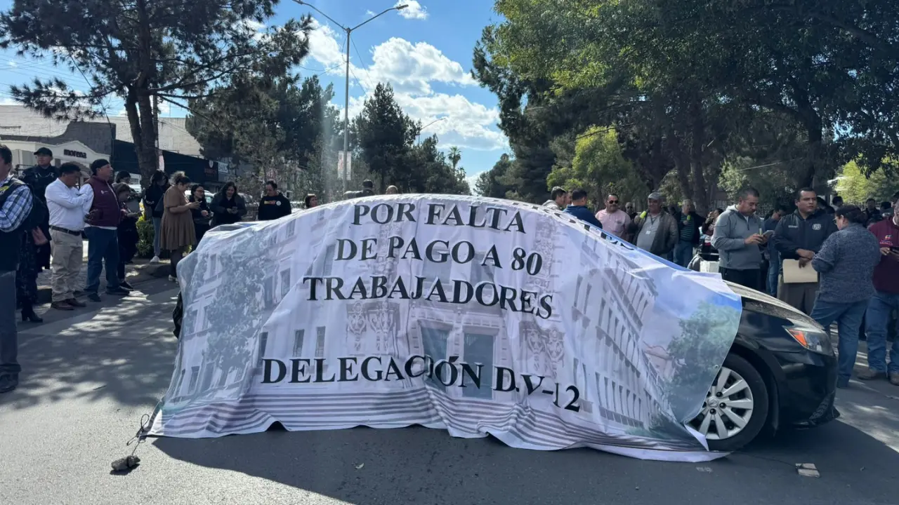 Ante la falta de certeza, la dirigencia sindical indicó a los docentes que era necesario realizar alguna manifestación para exigir una solución./Foto: Marco Juárez