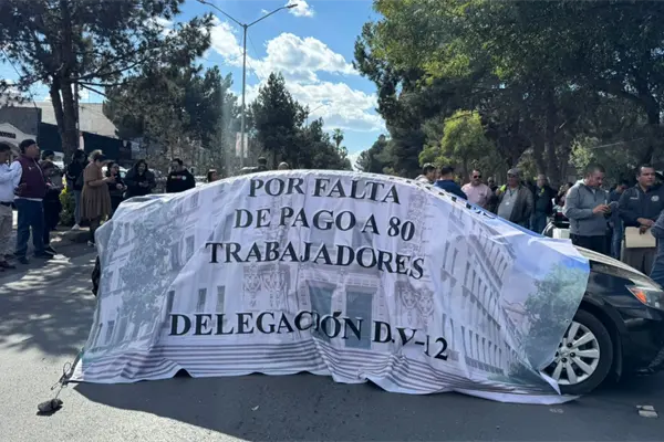 Maestros del Tecnológico de Saltillo bloquean el bulevar Venustiano Carranza por falta de pago Maestros del Tecnológico de Saltillo bloquean el bulevar Venustiano Carranza por falta de pago