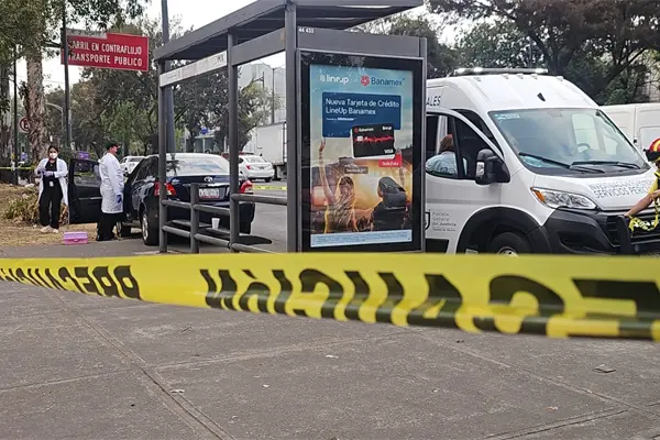 Automovilista muere dentro de su vehículo en la colonia Morelos y se impacta con un poste Automovilista muere dentro de su vehículo en la colonia Morelos y se impacta con un poste