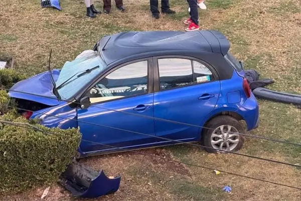 Mujer pierde la vida al chocar contra un árbol en la carretera Toluca-Tenango Mujer pierde la vida al chocar contra un árbol en la carretera Toluca-Tenango