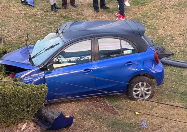 Mujer pierde la vida al chocar contra un &aacute;rbol en la carretera Toluca-Tenango